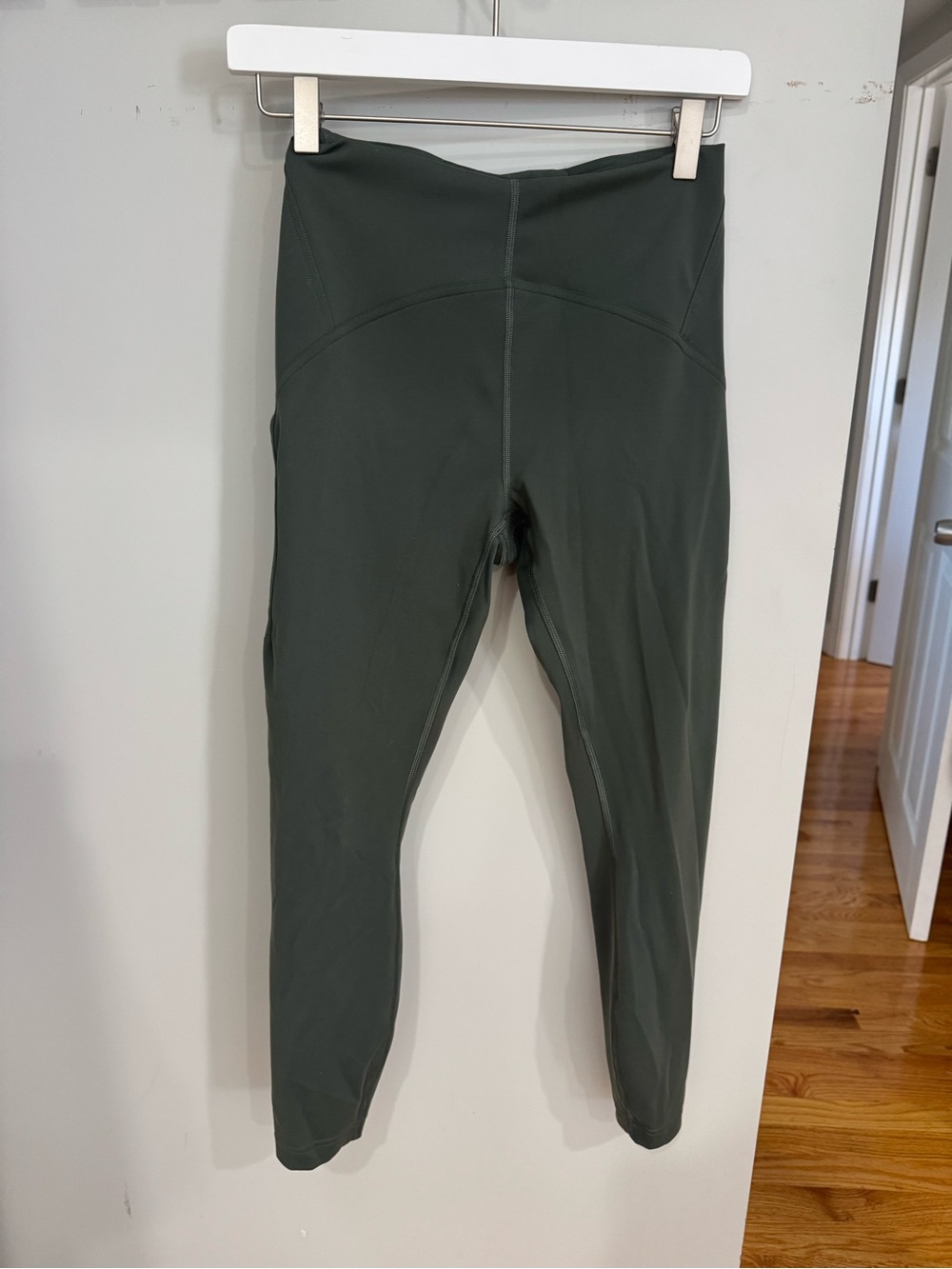 EUC Lululemon Instill leggings 25”, size 6, smoked spruce